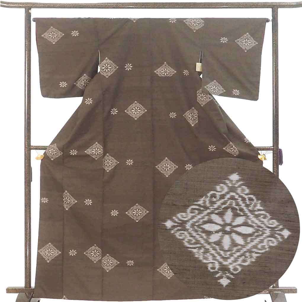 紬 リサイクル着物 身丈167cm 裄65cm 前幅22.5cm 後幅29cm 袖丈49cm 袖幅34cm レディース 袷 絣模様 裄Mサイズ 秋冬春用 正絹（シルク）ブラウン トールサイズ 未使用品 リメイク リユース【ランクS】