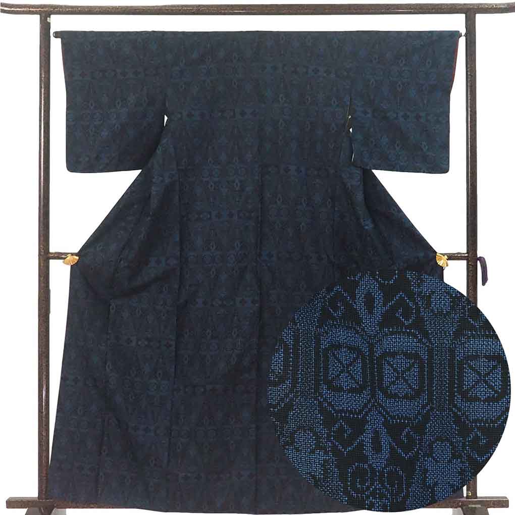 紬 リサイクル着物 身丈163cm 裄65cm 前幅25cm 後幅29cm 袖丈49cm 袖幅33cm レディース 袷 連続模様 裄Mサイズ 秋冬春用 正絹（シルク）ネイビー 美品 村山大島 リメイク リユース【ランクA】