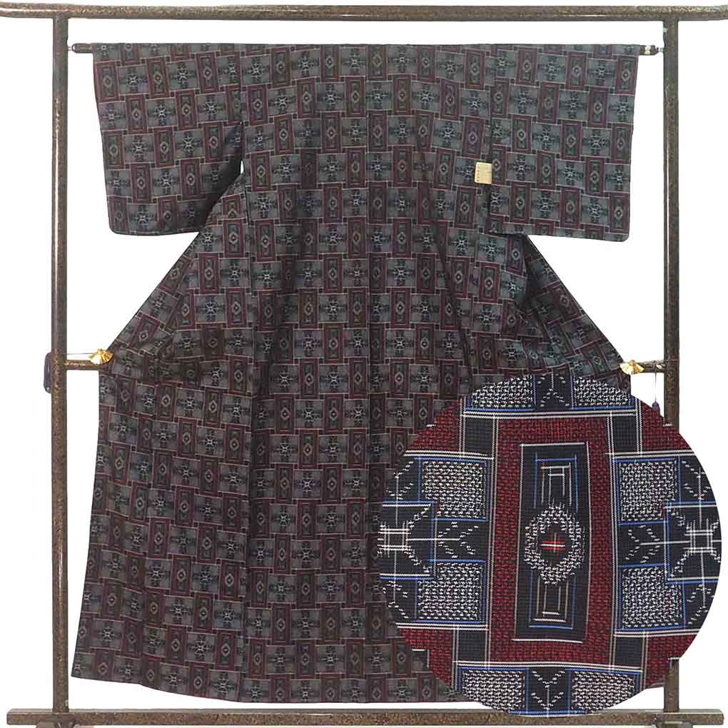 紬 リサイクル着物 身丈157cm 裄62cm 前幅25cm 後幅29.5cm 袖丈47cm 袖幅32cm レディース 袷 連続模様 裄Sサイズ 秋冬春用 正絹（シルク）ブラック 美品 村山大島 リメイク リユース【ランクA】