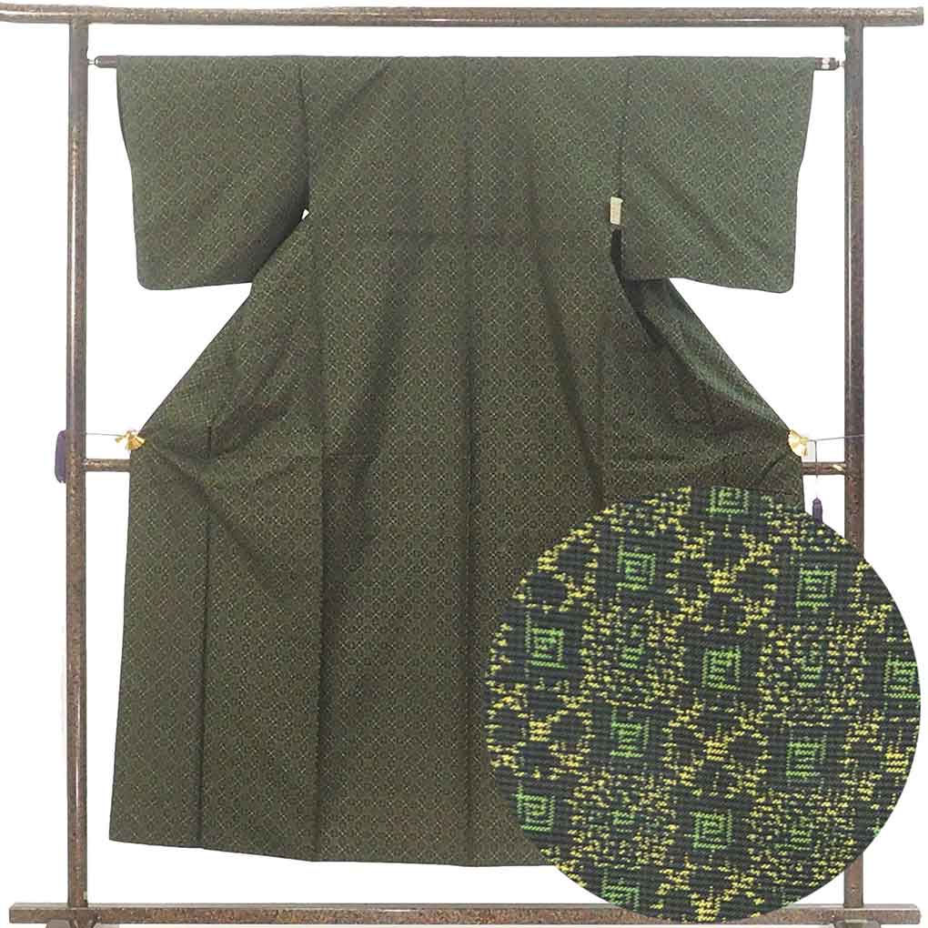紬 リサイクル着物 身丈152cm 裄63cm 前幅23cm 後幅28cm 袖丈45cm 袖幅32.5cm レディース 袷 連続模様 裄Mサイズ 秋冬春用 正絹（シルク）グリーン 美品 村山大島 リメイク リユース【ランクA】