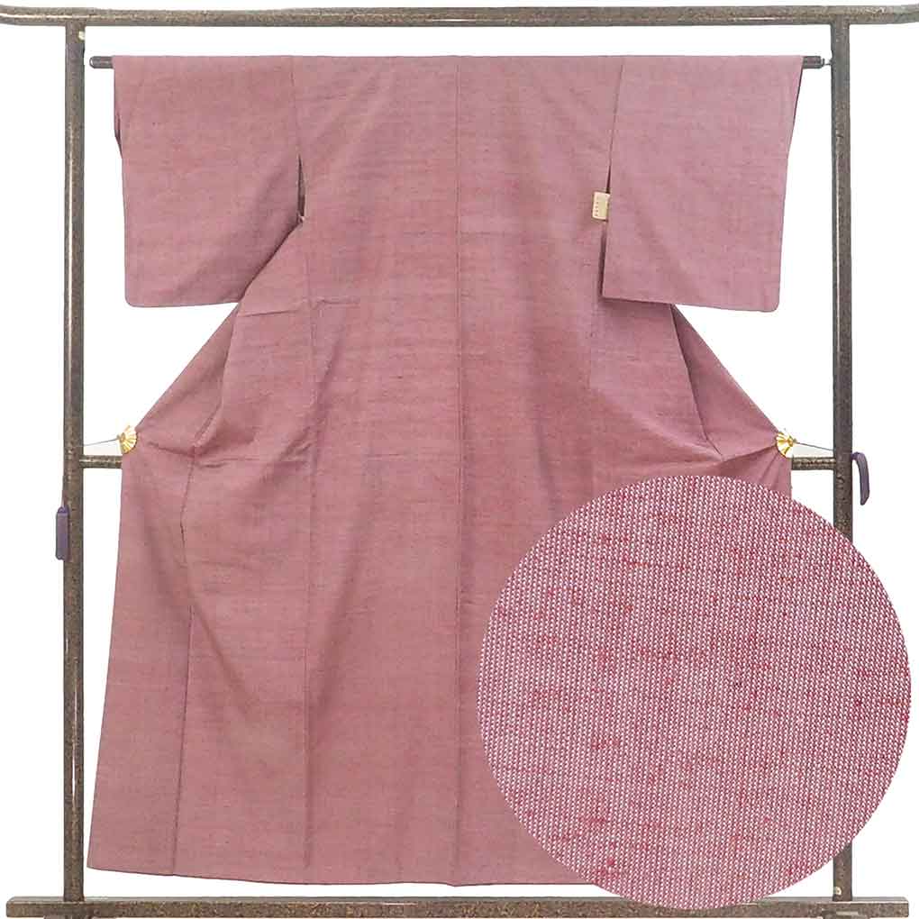 紬 リサイクル着物 身丈157cm 裄63cm 前幅24.5cm 後幅28.5cm 袖丈49cm 袖幅32cm レディース 袷 無地 裄Mサイズ 秋冬春用 正絹（シルク）ピンク やや難 リメイク リユース【ランクB】
