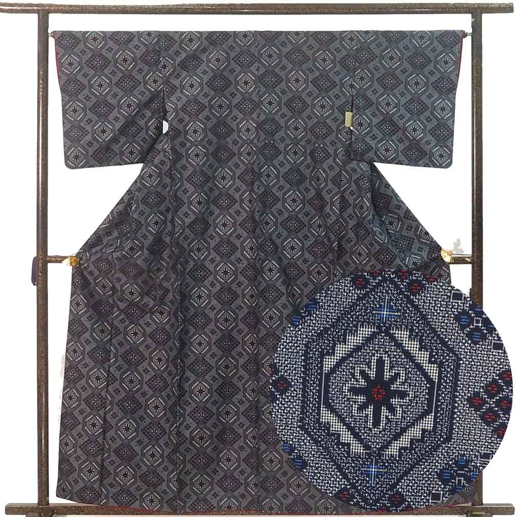 紬 リサイクル着物 身丈161cm 裄66cm 前幅26cm 後幅30cm 袖丈47cm 袖幅33cm レディース 袷 連続模様 裄長 裄M-Lサイズ 秋冬春用 正絹（シルク）ブラック 美品 村山大島 リメイク リユース【ランクA】