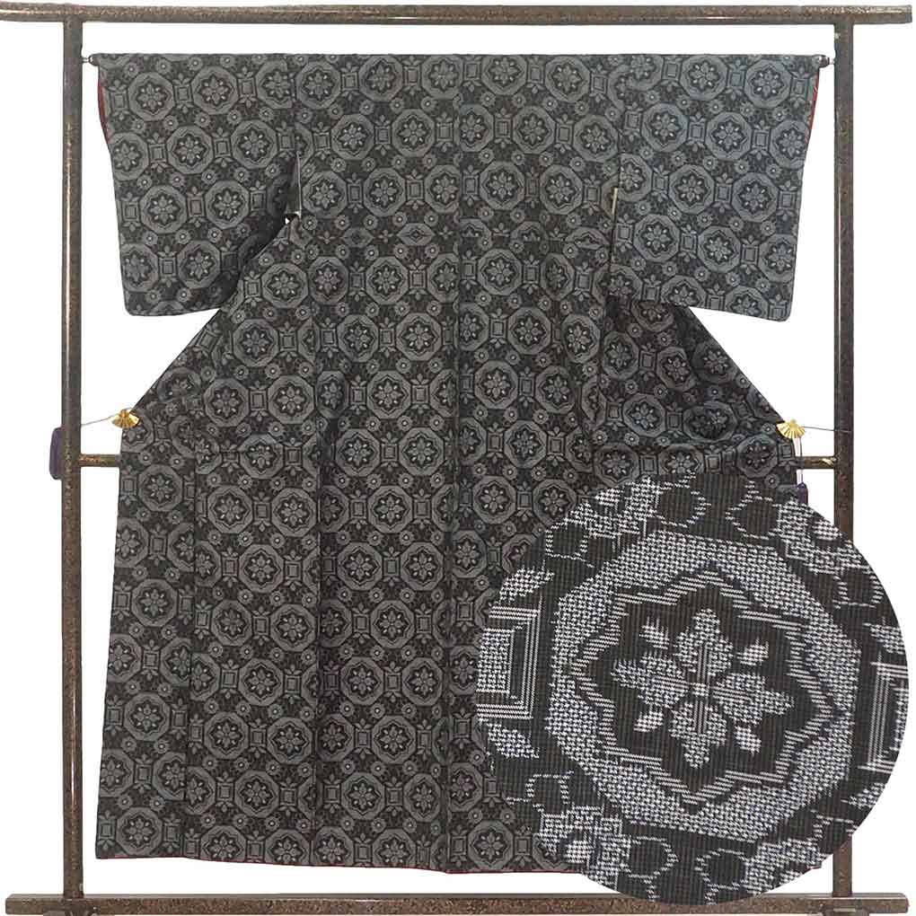 紬 リサイクル着物 身丈156cm 裄65cm 前幅24cm 後幅30cm 袖丈50.5cm 袖幅33.5cm レディース 袷 蜀江 裄Mサイズ 秋冬春用 正絹（シルク）ブラック 未使用品 村山大島 リメイク リユース【ランクS】