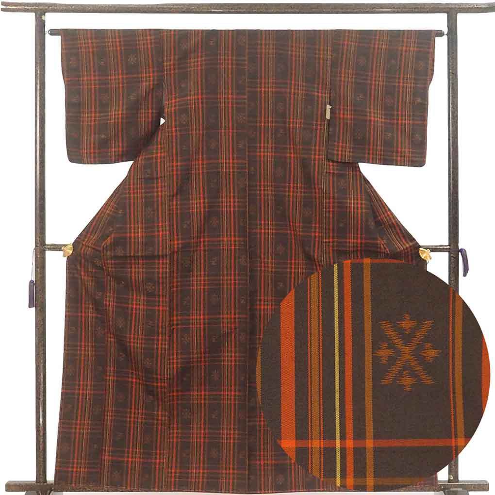 紬 リサイクル着物 身丈163cm 裄63cm 前幅22.5cm 後幅28cm 袖丈49cm 袖幅33.5cm レディース 袷 格子 裄Mサイズ 秋冬春用 正絹（シルク）ブラウン 未使用品 リメイク リユース【ランクS】