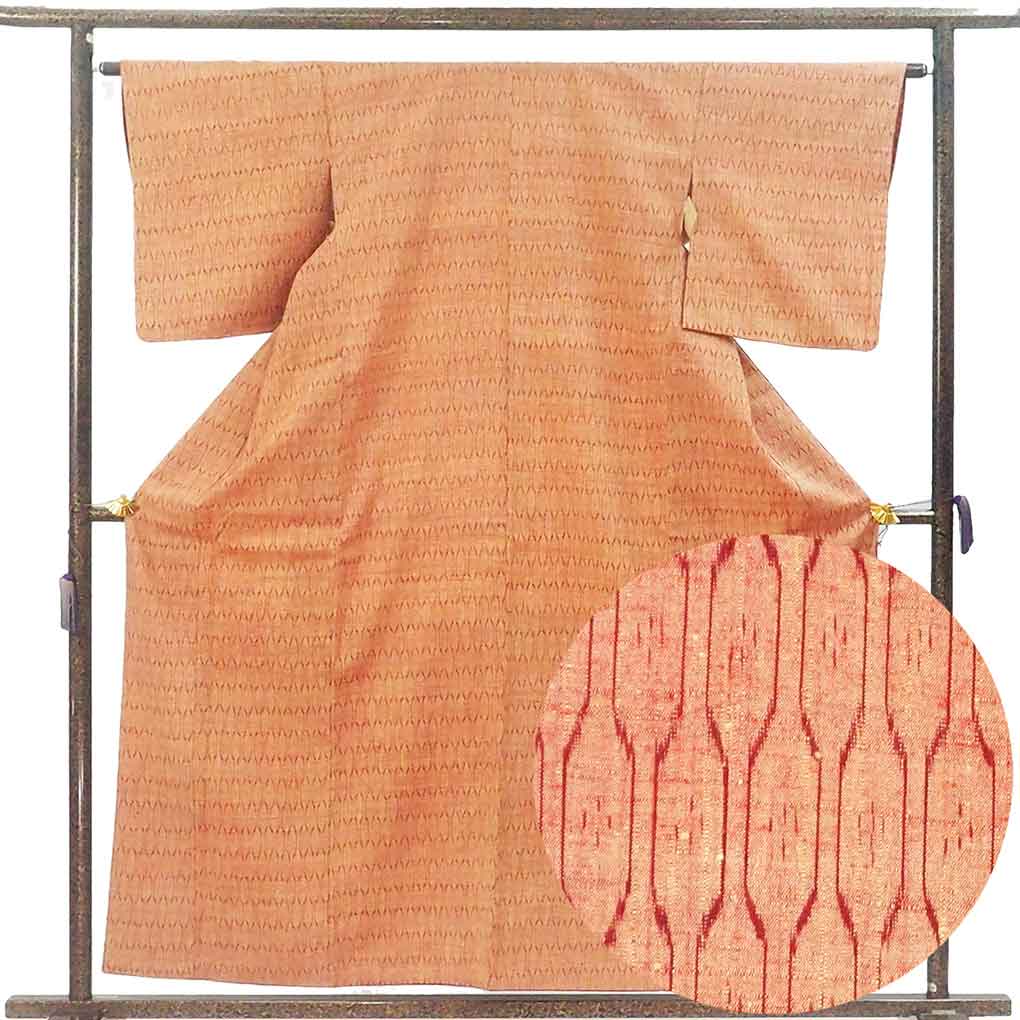 紬 リサイクル着物 身丈158cm 裄64cm 前幅22.5cm 後幅29.5cm 袖丈49cm 袖幅32cm レディース 袷 連続模様 裄Mサイズ 秋冬春用 正絹（シルク）オレンジ 美品 リメイク リユース【ランクA】
