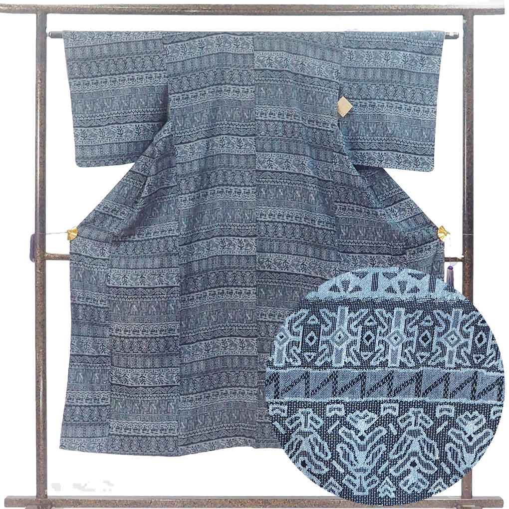 御召し リサイクル着物 身丈145cm 裄63cm 前幅24cm 後幅29cm 袖丈47cm 袖幅32cm レディース 袷 抽象柄 裄Mサイズ 秋冬春用 正絹（シルク）グレー 美品 リメイク リユース【ランクA】