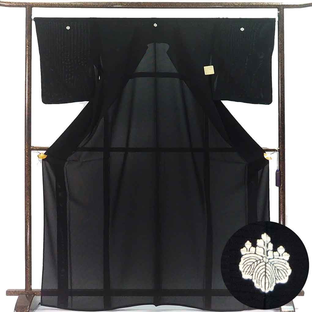 喪服（黒紋付） リサイクル着物 身丈170cm 裄68cm 前幅25cm 後幅31cm 袖丈51cm 袖幅34cm レディース 無地 裄長 裄Lサイズ 夏用 正絹（シルク）ブラック トールサイズ 未使用品 リメイク リユース【ランクS】