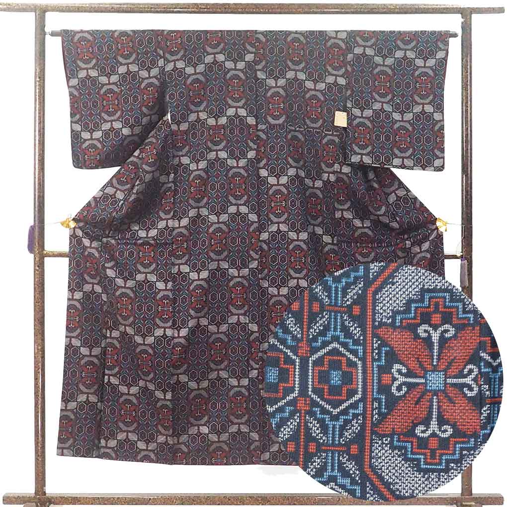 紬アンサンブル リサイクル着物 羽織(コート）丈78cm 身丈150cm 裄64cm 前幅24cm 後幅29cm 袖丈49cm 袖幅32cm レディース 袷 連続模様 裄Mサイズ 秋冬春用 正絹（シルク）ブラック 美品 村山大島紬 リメイク リユース【ランクA】