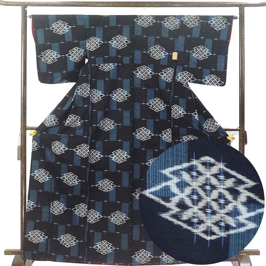 紬 リサイクル着物 身丈169cm 裄64cm 前幅24.5cm 後幅29cm 袖丈49cm 袖幅33cm レディース 袷 松皮菱 裄Mサイズ 秋冬春用 正絹（シルク）ネイビー トールサイズ やや難 リメイク リユース【ランクB】
