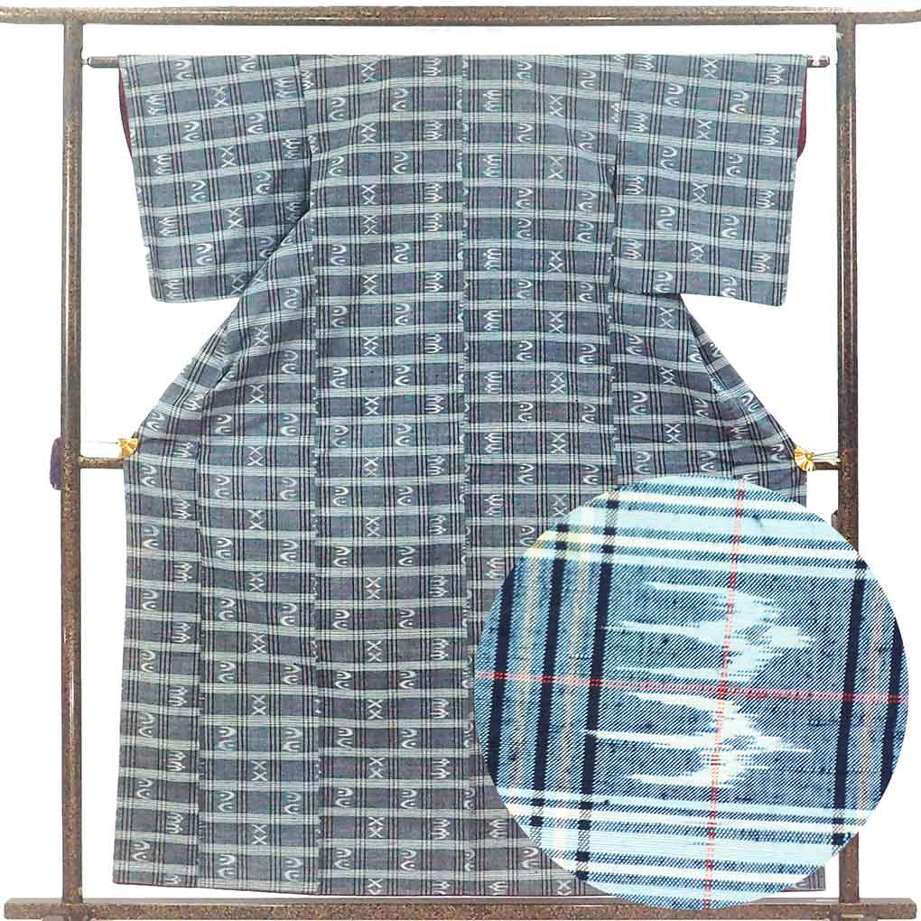 紬 リサイクル着物 身丈160cm 裄62cm 前幅22cm 後幅27.5cm 袖丈49cm 袖幅32cm レディース 袷 格子 裄Sサイズ 秋冬春用 正絹（シルク）グレー やや難 リメイク リユース【ランクB】