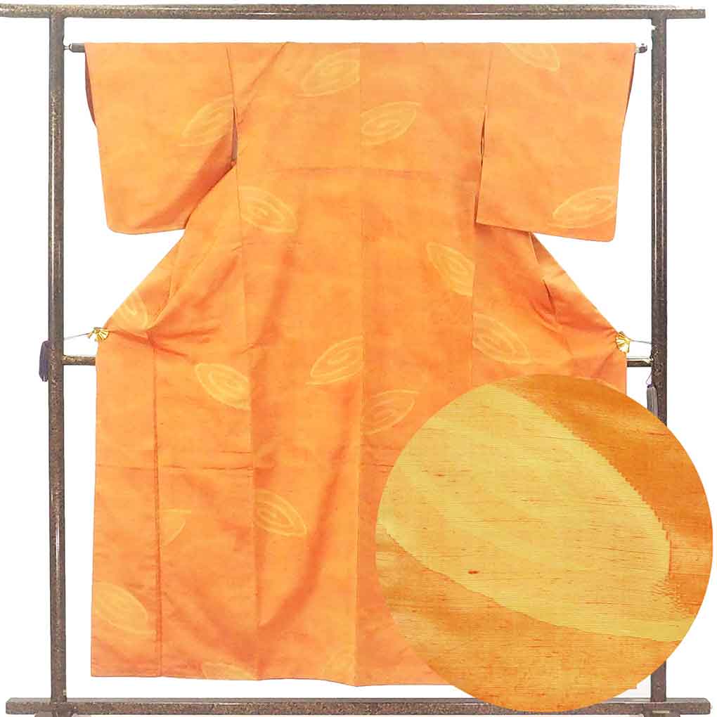 紬 リサイクル着物 身丈157cm 裄64cm 前幅24cm 後幅30cm 袖丈49cm 袖幅32cm レディース 袷 抽象柄 裄Mサイズ 秋冬春用 正絹（シルク）オレンジ 未使用品 リメイク リユース【ランクS】