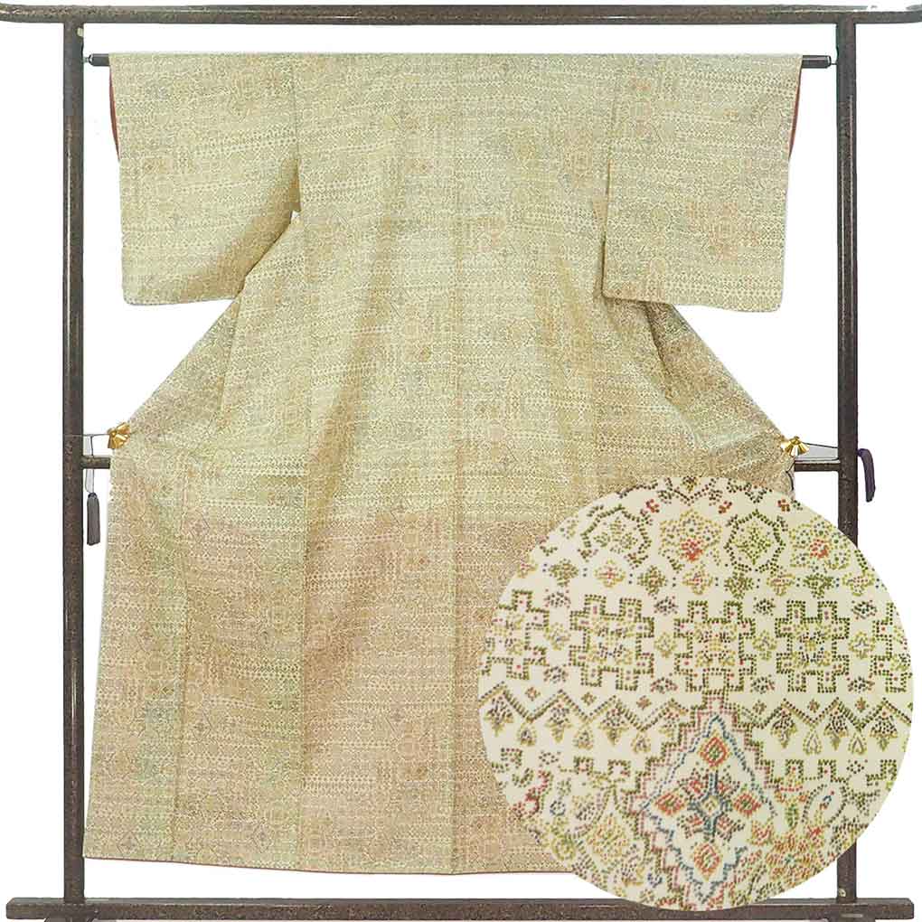 紬 リサイクル着物 身丈154cm 裄63cm 前幅23cm 後幅28cm 袖丈49cm 袖幅32cm レディース 袷 連続模様 裄Mサイズ 秋冬春用 正絹（シルク）イエロー 美品 リメイク リユース【ランクA】