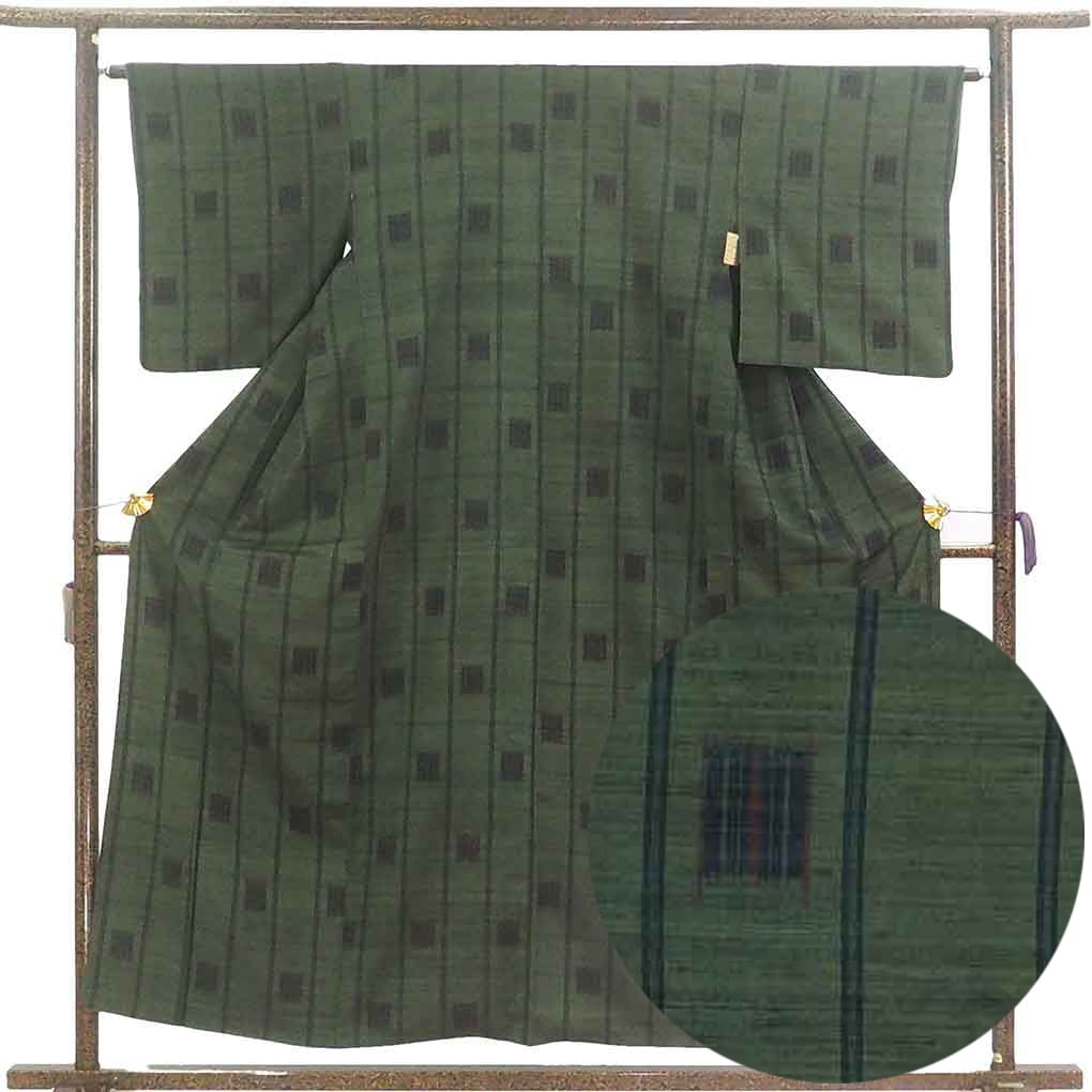 紬 リサイクル着物 身丈155cm 裄64cm 前幅24.5cm 後幅29.5cm 袖丈49cm 袖幅33cm レディース 袷 絣模様 裄Mサイズ 秋冬春用 正絹（シルク）グリーン やや難 リメイク リユース【ランクB】
