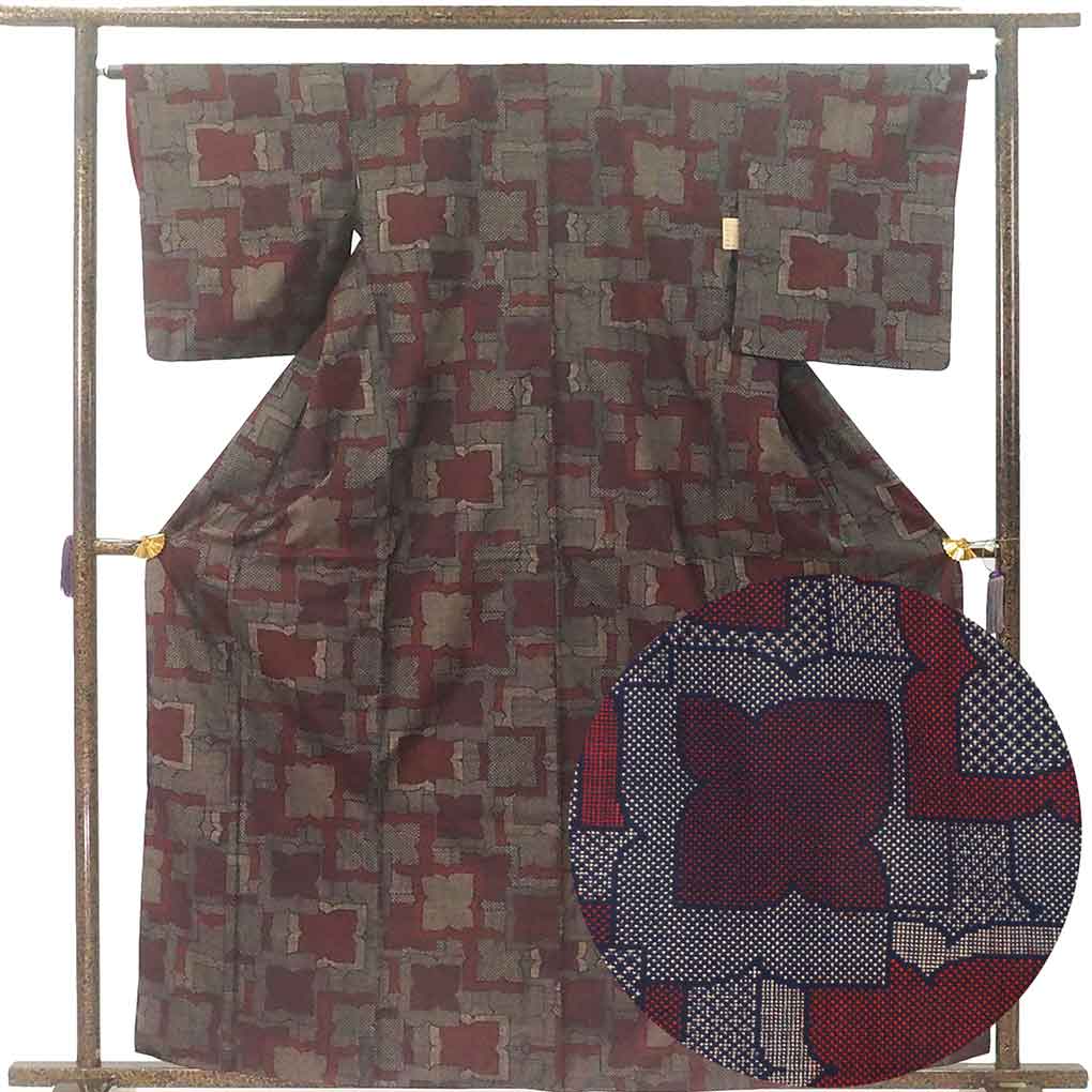 紬 リサイクル着物 身丈162cm 裄64cm 前幅24cm 後幅28.5cm 袖丈49cm 袖幅33cm レディース 袷 抽象柄 裄Mサイズ 秋冬春用 正絹（シルク）ブラック 美品 大島紬 リメイク リユース【ランクA】