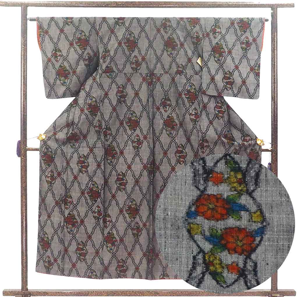 紬 リサイクル着物 身丈155cm 裄64cm 前幅23cm 後幅29cm 袖丈49cm 袖幅32.5cm レディース 袷 花柄 裄Mサイズ 秋冬春用 正絹（シルク）グレー 美品 リメイク リユース【ランクA】