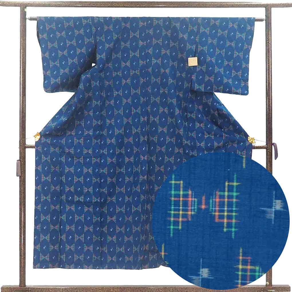 紬 リサイクル着物 身丈151cm 裄62cm 前幅23cm 後幅30cm 袖丈49cm 袖幅32cm レディース 単衣 絣模様 裄Sサイズ 初夏・初秋用 正絹（シルク）ネイビー 美品 リメイク リユース【ランクA】