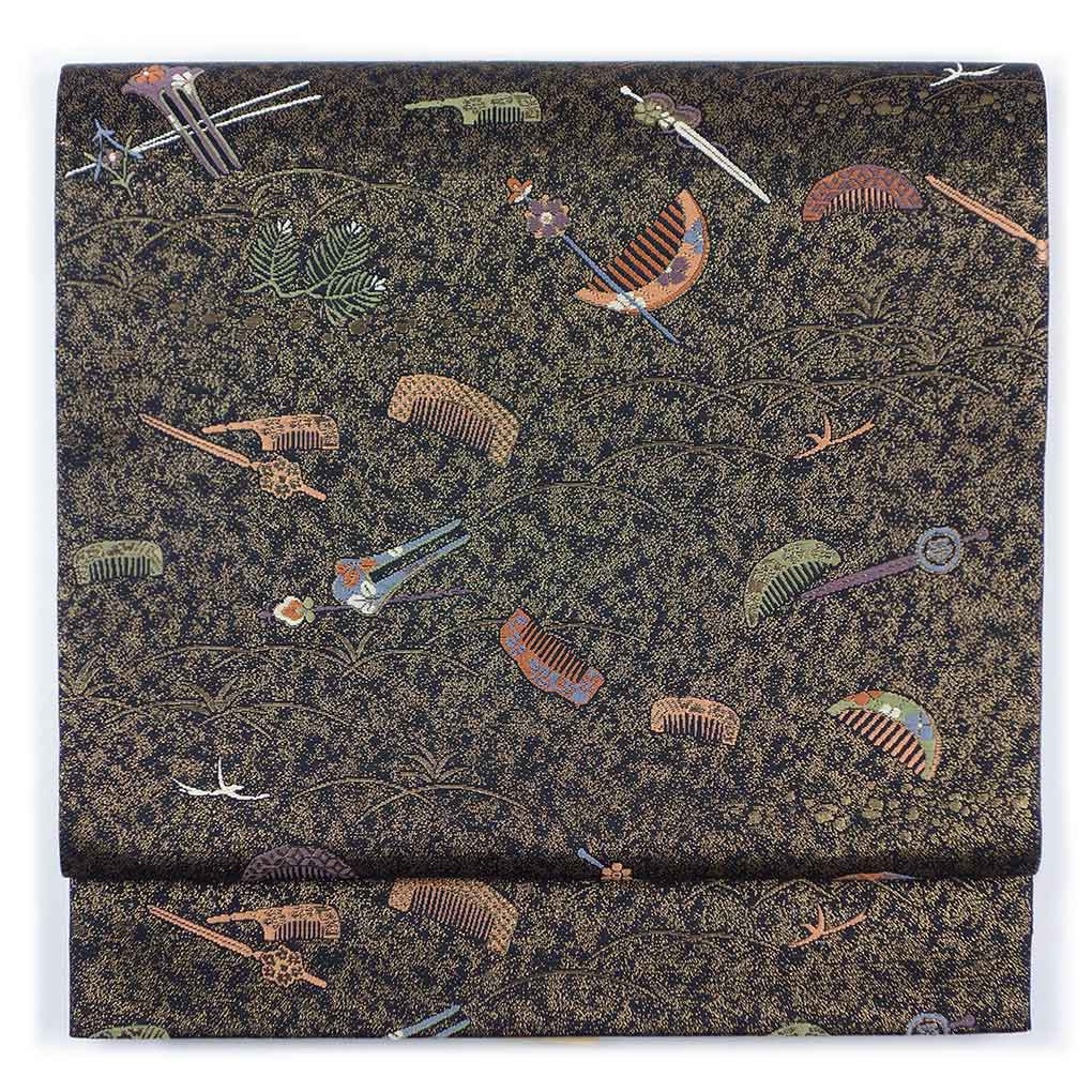 袋帯 リサイクル帯 幅31cm 長さ427cm レディース 簪と櫛 秋冬春用 正絹（シルク）ブラック 未使用品 リメイク リユース【ランクS】