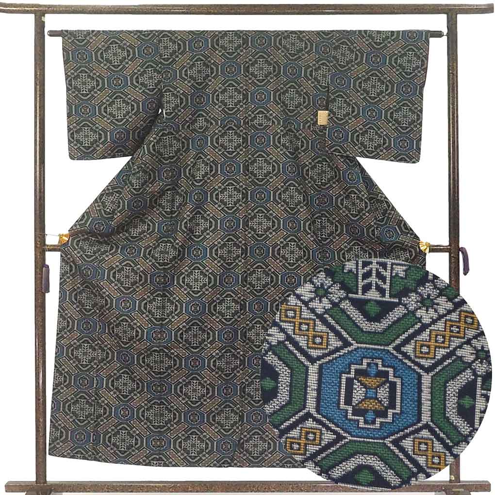 紬 リサイクル着物 身丈155cm 裄63cm 前幅23cm 後幅28cm 袖丈47cm 袖幅32cm レディース 袷 蜀江 裄Mサイズ 秋冬春用 正絹（シルク）ブラック 美品 村山大島紬 リメイク リユース【ランクA】