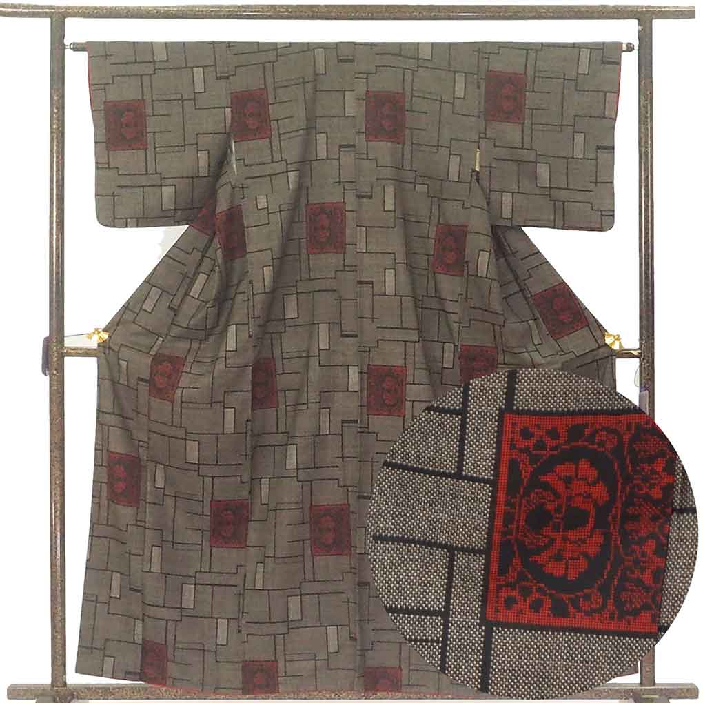 紬 リサイクル着物 身丈160cm 裄64cm 前幅25.5cm 後幅30cm 袖丈47cm 袖幅32.5cm レディース 袷 連続模様 裄Mサイズ 秋冬春用 正絹（シルク）ブラウン 美品 大島紬 リメイク リユース【ランクA】