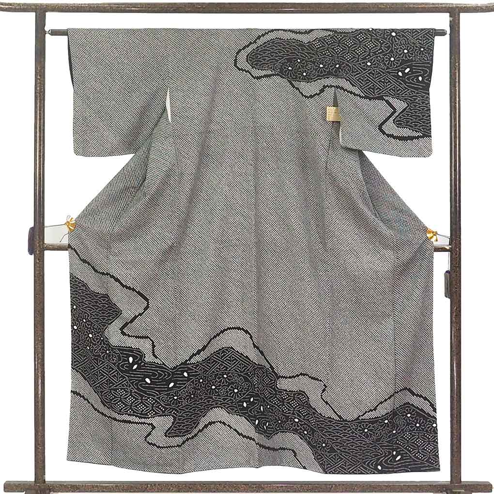 訪問着 リサイクル着物 身丈155cm 裄63cm 前幅24cm 後幅30cm 袖丈45cm 袖幅32cm レディース 袷 絞り 裄Mサイズ 秋冬春用 正絹（シルク）ブラック 美品 リメイク リユース【ランクA】