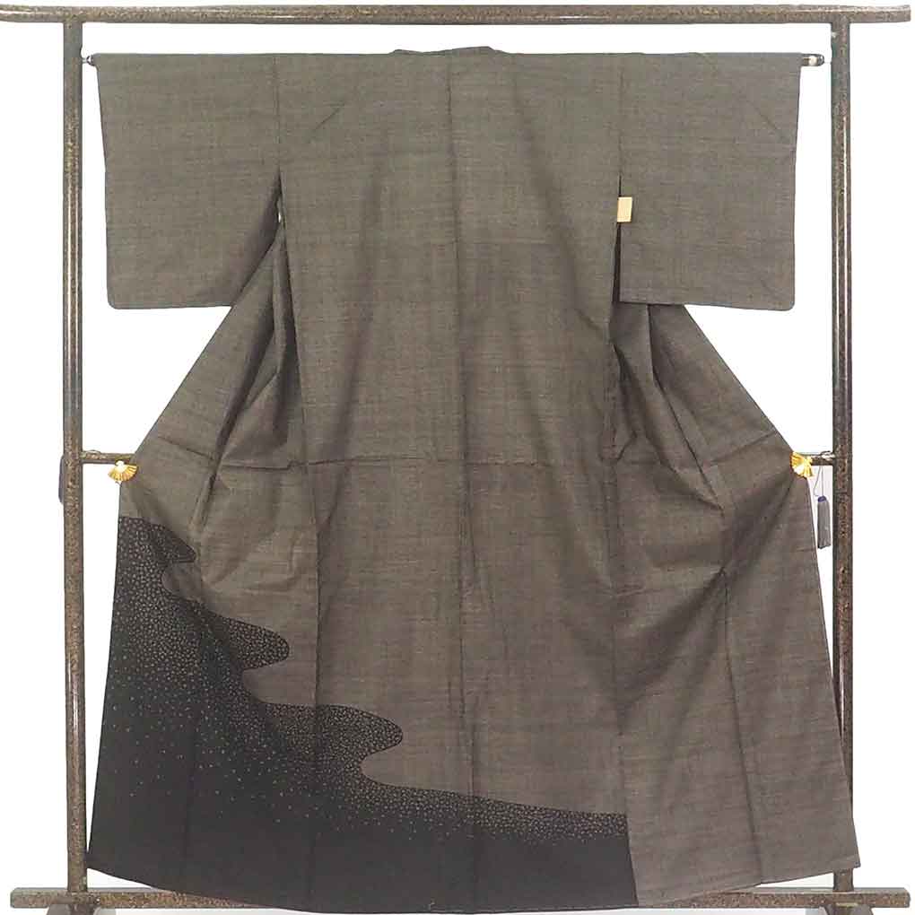 訪問着 リサイクル着物 身丈161cm 裄64cm 前幅26cm 後幅30.5cm 袖丈49cm 袖幅32cm レディース 胴抜裾八掛 絣模様 裄Mサイズ 秋冬春用 正絹（シルク）ブラウン 未使用品 リメイク リユース【ランクS】