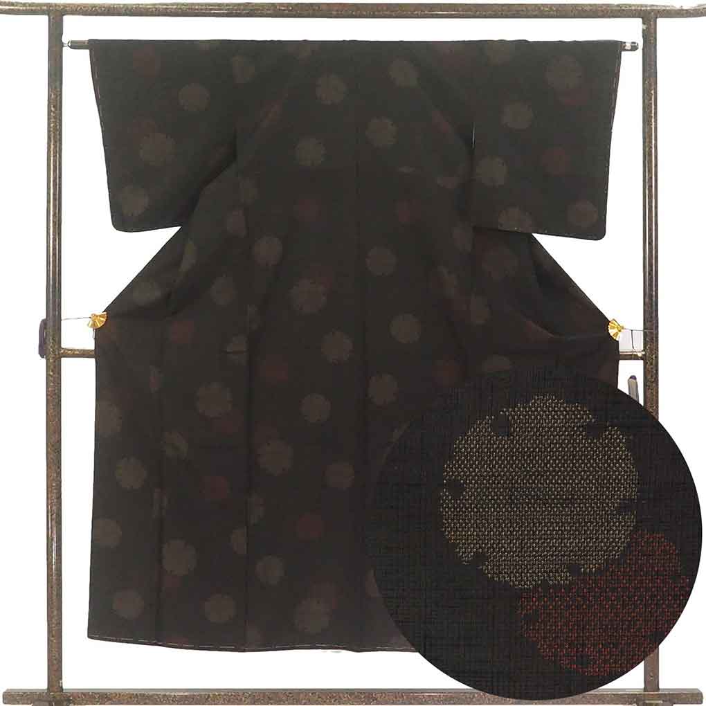 紬 リサイクル着物 身丈151cm 裄63cm 前幅22.5cm 後幅29cm 袖丈49cm 袖幅32cm レディース 袷 雪輪 裄Mサイズ 秋冬春用 正絹（シルク）ブラウン 未使用品 リメイク リユース【ランクS】