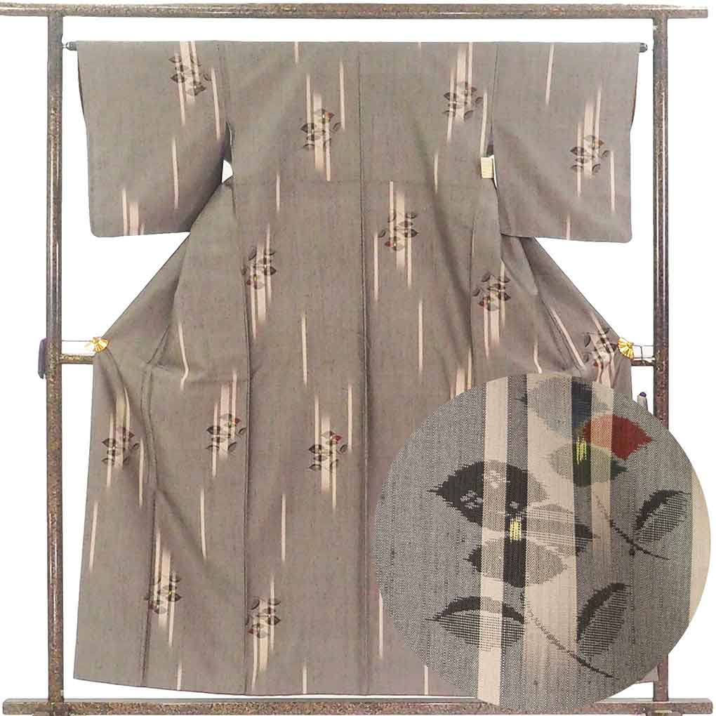 紬 リサイクル着物 身丈158cm 裄65cm 前幅24.5cm 後幅29cm 袖丈49cm 袖幅32.5cm レディース 袷 花柄 裄Mサイズ 秋冬春用 正絹（シルク）グレー 美品 リメイク リユース【ランクA】