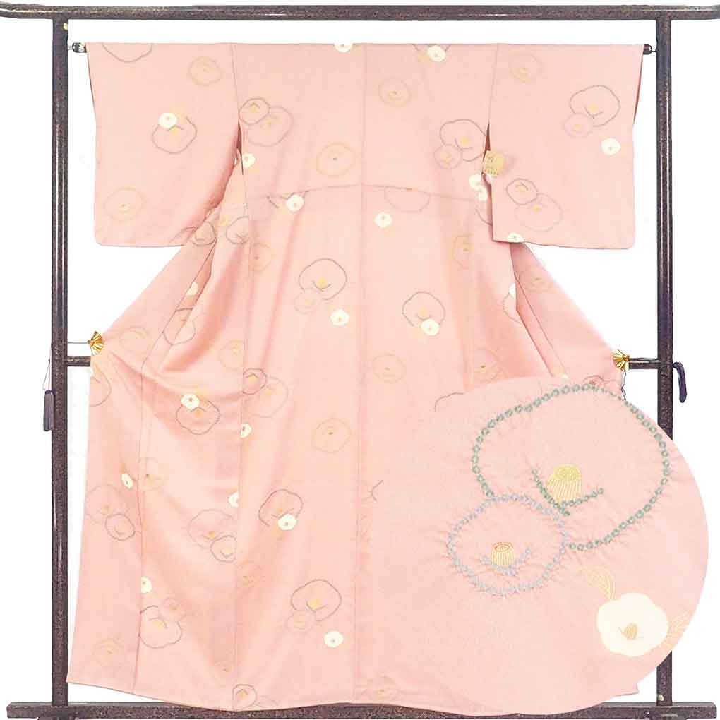 小紋 リサイクル着物 身丈159cm 裄64cm 前幅24cm 後幅28cm 袖丈49cm 袖幅33cm レディース 袷 椿 裄Mサイズ 秋冬春用 正絹（シルク）ピンク 未使用品 リメイク リユース【ランクS】