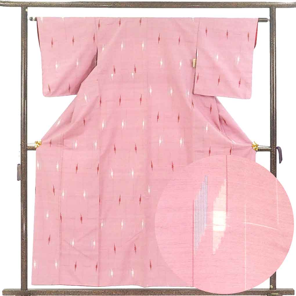紬 リサイクル着物 身丈158cm 裄62cm 前幅23cm 後幅28cm 袖丈49cm 袖幅32cm レディース 袷 連続模様 裄Sサイズ 秋冬春用 正絹（シルク）ピンク 未使用品 リメイク リユース【ランクS】