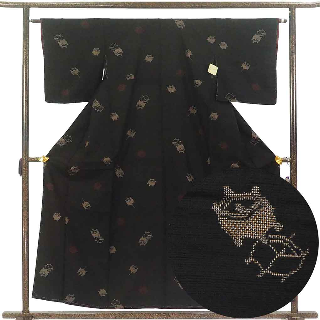 紬 リサイクル着物 身丈157cm 裄62cm 前幅24.5cm 後幅30cm 袖丈47cm 袖幅32cm レディース 袷 糸巻き 裄Sサイズ 秋冬春用 正絹（シルク）ブラック 未使用品 リメイク リユース【ランクS】