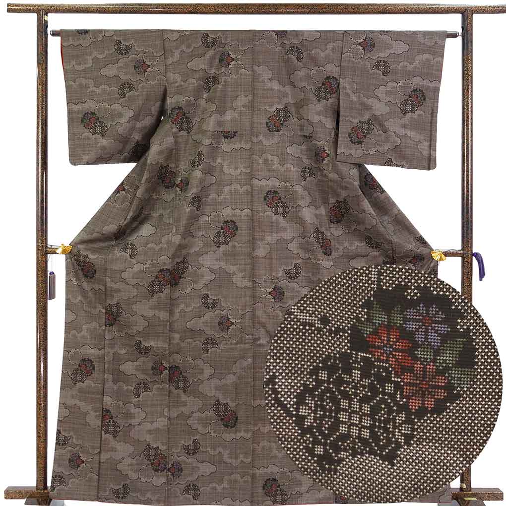 紬 リサイクル着物 身丈165cm 裄64cm 前幅22.5cm 後幅28cm 袖丈49cm 袖幅33cm レディース 袷 雲取り 裄Mサイズ 秋冬春用 正絹（シルク）ブラウン トールサイズ 美品 大島紬 リメイク リユース【ランクA】