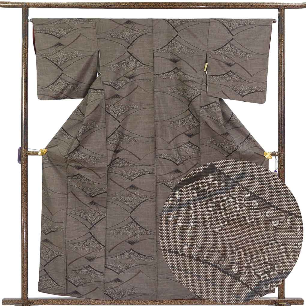 紬 リサイクル着物 身丈161cm 裄65cm 前幅22.5cm 後幅28cm 袖丈48cm 袖幅33cm レディース 袷 梅柄 裄Mサイズ 秋冬春用 正絹（シルク）ブラウン 美品 リメイク リユース【ランクA】