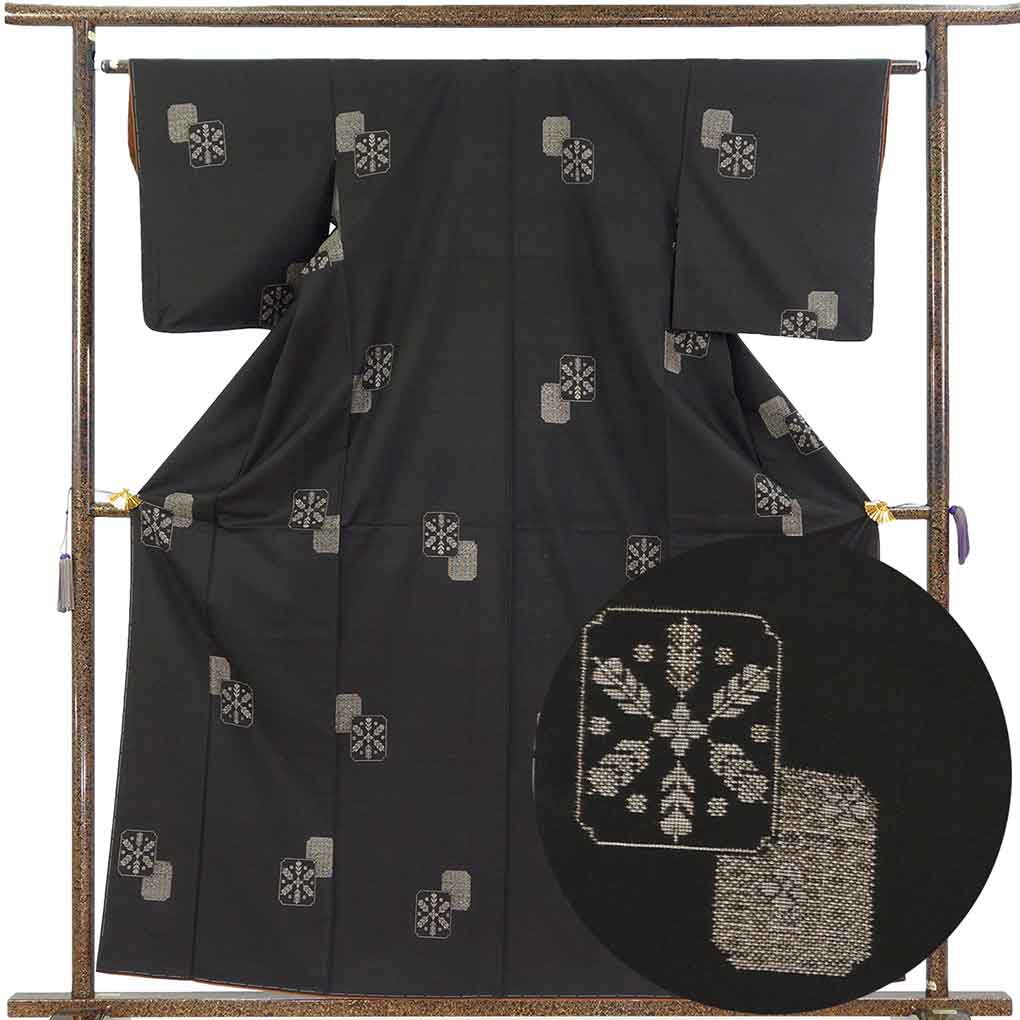 紬 リサイクル着物 身丈160cm 裄63cm 前幅23cm 後幅28.5cm 袖丈49cm 袖幅32cm レディース 袷 抽象柄 裄Mサイズ 秋冬春用 正絹（シルク）ブラック やや難 リメイク リユース【ランクB】