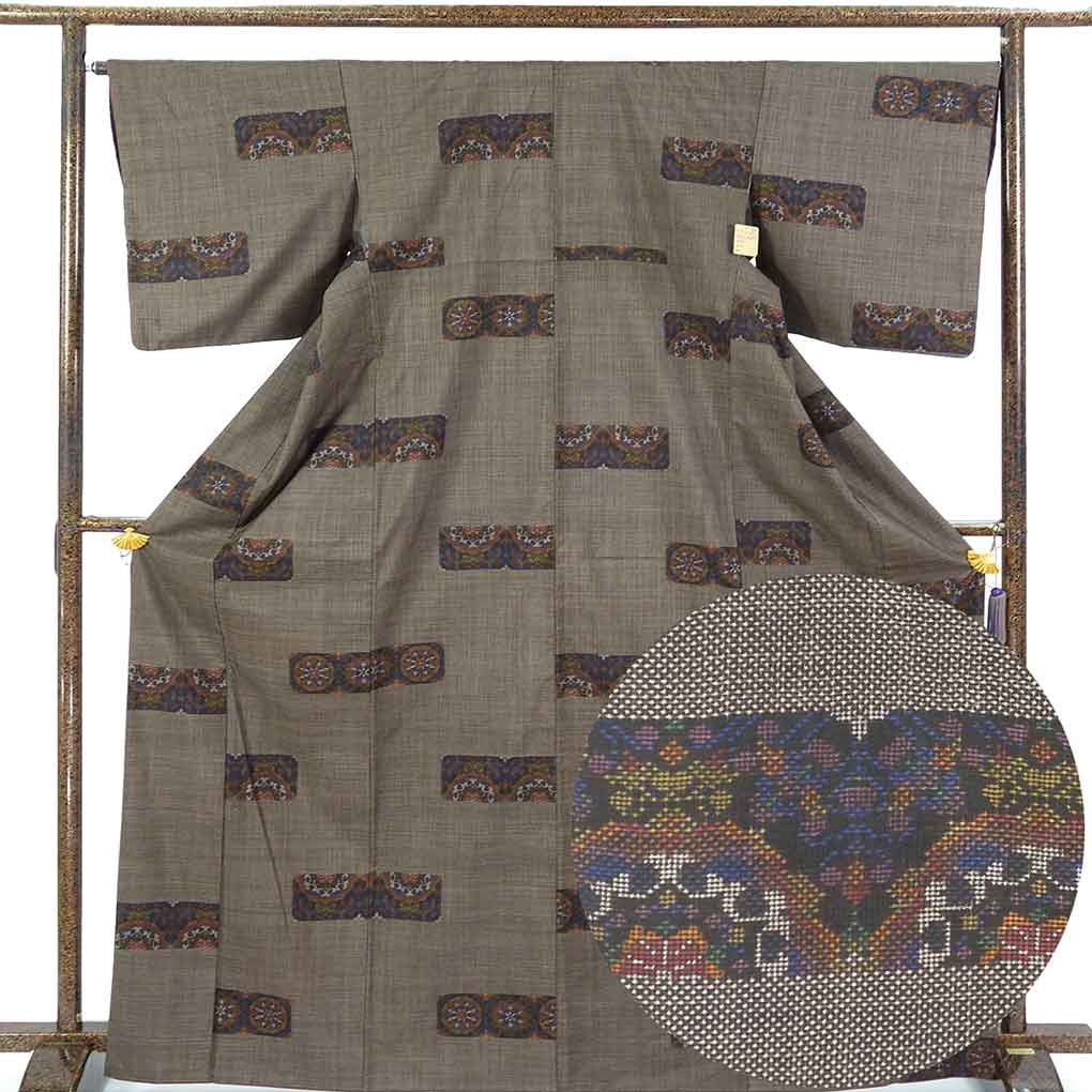 紬 リサイクル着物 身丈170cm 裄67cm 前幅22.5cm 後幅28.5cm 袖丈49cm 袖幅34cm レディース 袷 正倉院文様 裄長 裄Lサイズ 秋冬春用 正絹（シルク）ブラウン トールサイズ 美品 大島紬 リメイク リユース【ランクA】