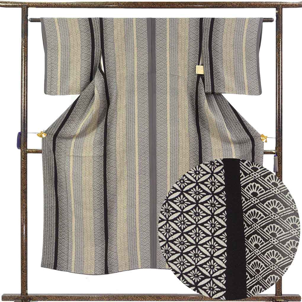 小紋 リサイクル着物 身丈148cm 裄62cm 前幅22.5cm 後幅27.5cm 袖丈45cm 袖幅31cm レディース 袷 七宝 裄Sサイズ 秋冬春用 正絹（シルク）グレー 美品 リメイク リユース【ランクA】