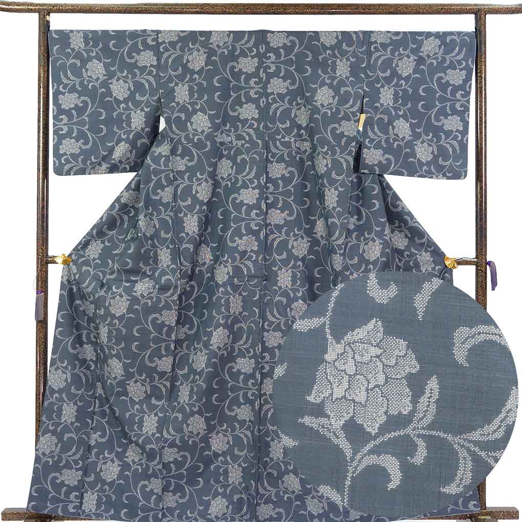 紬 リサイクル着物 身丈163cm 裄69cm 前幅26cm 後幅32cm 袖丈49cm 袖幅34cm レディース 袷 花柄 裄長 裄L-LLサイズ 秋冬春用 正絹（シルク）グレー 美品 大島紬 リメイク リユース【ランクA】