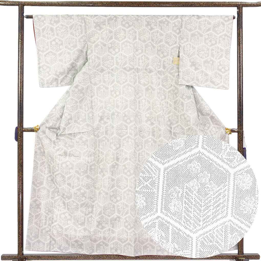 紬 リサイクル着物 身丈160cm 裄65cm 前幅26cm 後幅30cm 袖丈49cm 袖幅32.5cm レディース 袷 亀甲 裄Mサイズ 秋冬春用 正絹（シルク）ホワイト 未使用品 リメイク リユース【ランクS】