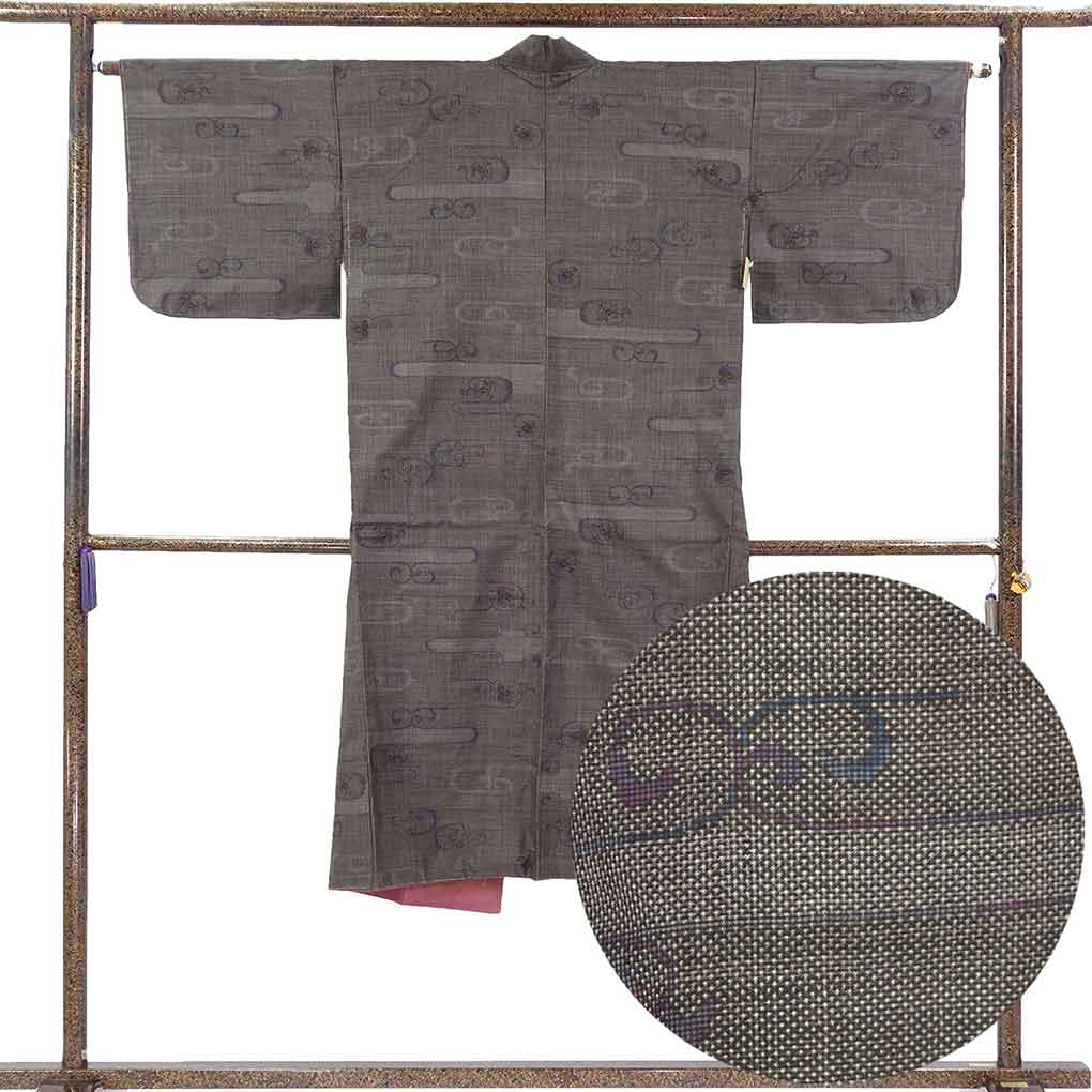 紬アンサンブル リサイクル着物 羽織(コート）丈69cm 身丈127cm 裄64cm 前幅25cm 後幅30cm 袖丈42cm 袖幅32cm レディース 袷 霞 裄Mサイズ 秋冬春用 正絹（シルク）ブラウン 未使用品 大島紬 リメイク リユース【ランクS】