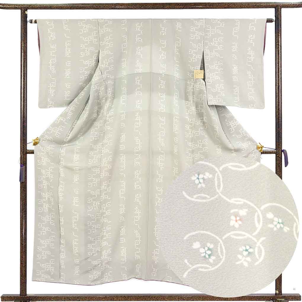 小紋 着物 中古 リサイクル 正絹 袷 カジュアル 紙吹雪模様 地模様 灰色 身丈167cm 裄67.5cm L トール きもの北條 A1196-3 小紋 身丈155.5cm 裄丈66.5cm M 単衣 雪輪 桜 灰白 正絹 秀品｜中古