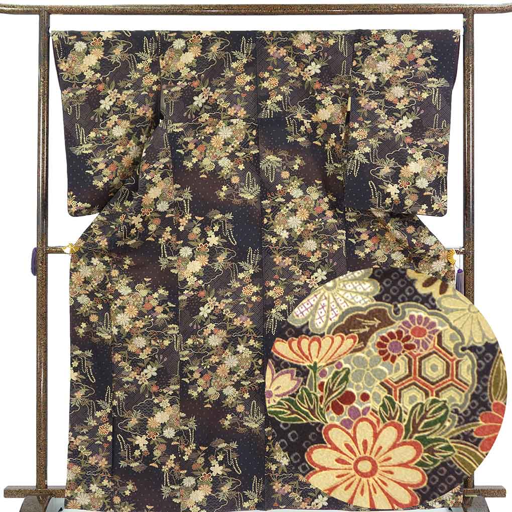 特選 小紋 着物 中古 正絹 袷 カジュアル 薔薇模様 ばら 地模様 乳白色 黄色 黒色 身丈160cm 裄67cm M ワイド きもの北條 A933-2 裄67cm〜69cmの着物通販｜呉服のきくや｜裄長め・トールサイズの格安着物