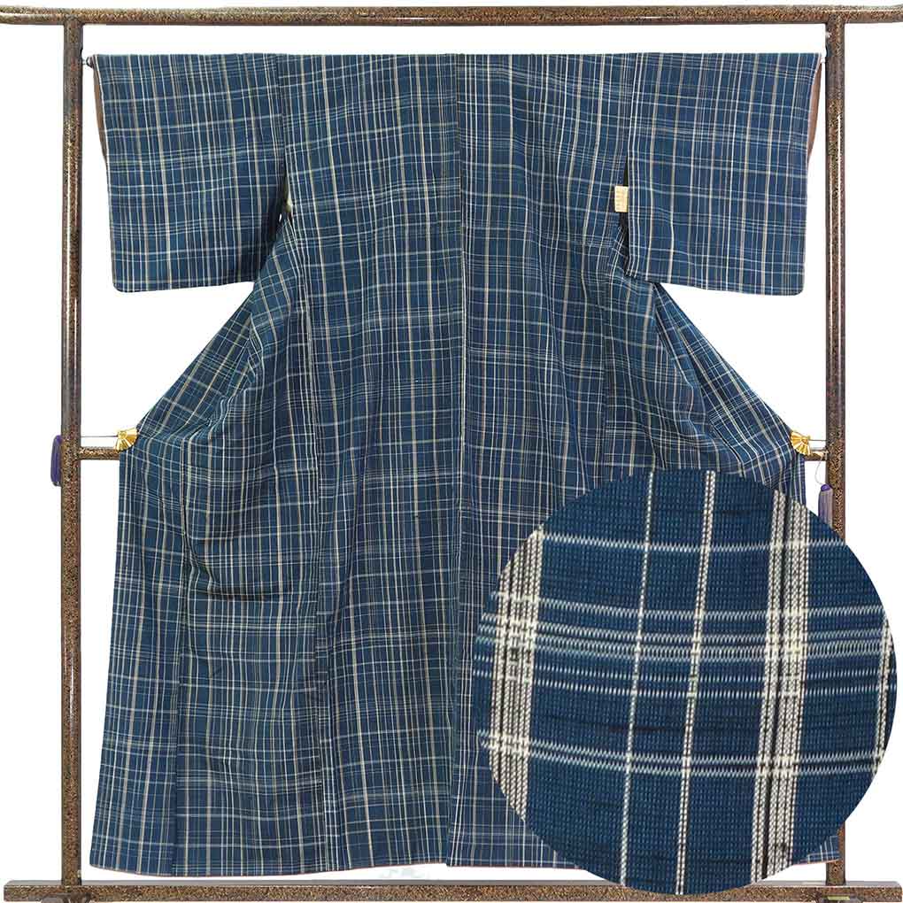 紬 リサイクル着物 身丈158cm 裄66cm 前幅28cm 後幅33cm 袖丈47cm 袖幅33cm レディース 袷 格子 裄長 裄M-Lサイズ 秋冬春用 正絹（シルク）ネイビー やや難 リメイク リユース【ランクB】