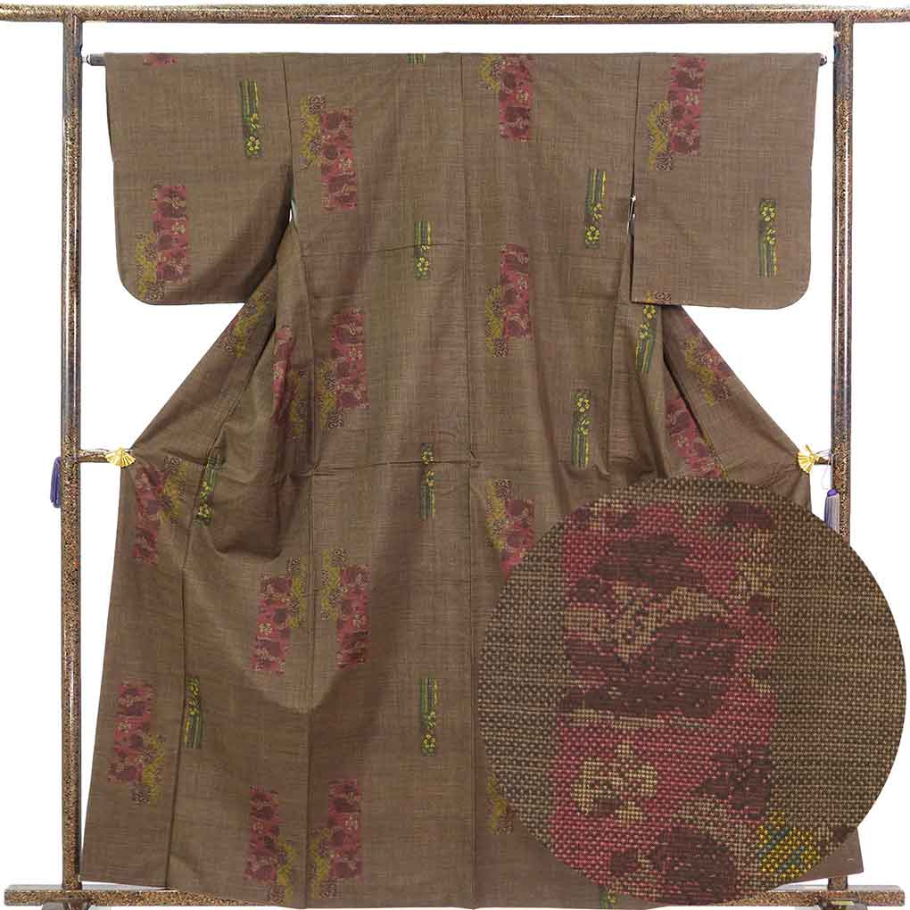 紬 リサイクル着物 身丈157cm 裄64cm 前幅26.5cm 後幅31.5cm 袖丈49cm 袖幅32cm レディース 袷 連続模様 裄Mサイズ 秋冬春用 正絹（シルク）ブラウン やや難 大島紬 リメイク リユース【ランクB】