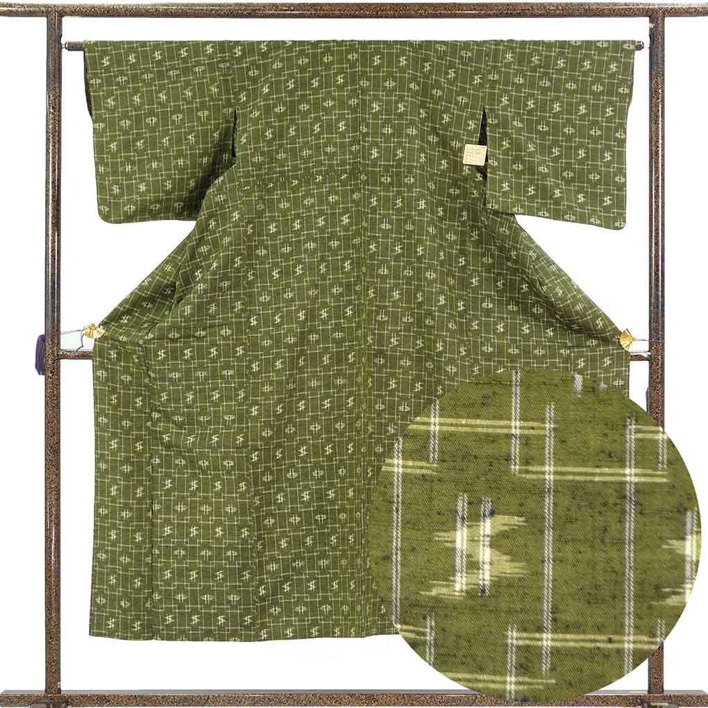 紬 リサイクル着物 身丈150cm 裄65cm 前幅24cm 後幅30cm 袖丈47cm 袖幅34cm レディース 単衣 絣模様 裄Mサイズ 初夏・初秋用 正絹（シルク）グリーン 美品 リメイク リユース【ランクA】