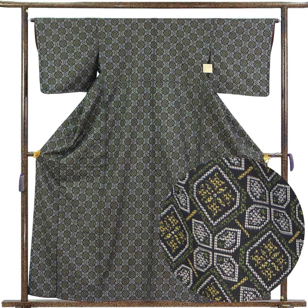 紬 リサイクル着物 身丈160cm 裄65cm 前幅24cm 後幅29.5cm 袖丈45cm 袖幅32cm レディース 袷 連続模様 裄Mサイズ 秋冬春用 正絹（シルク）ブラック 未使用品 リメイク リユース【ランクS】