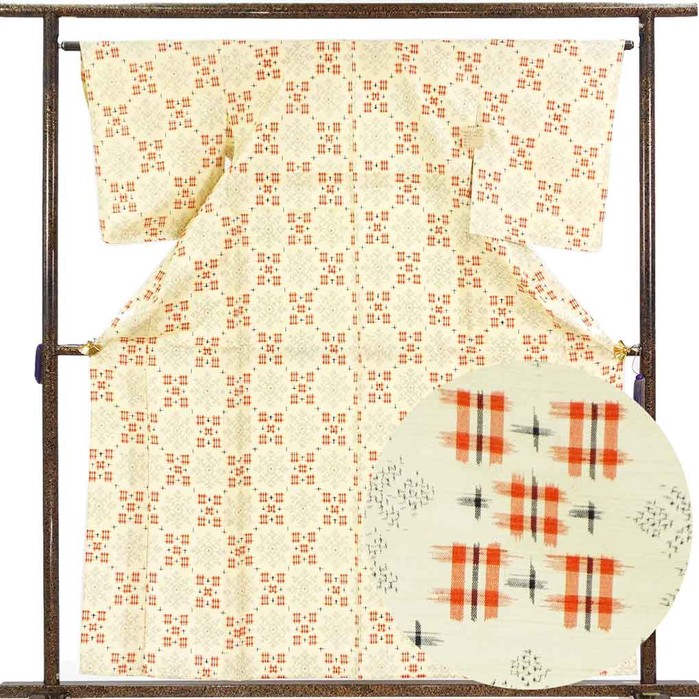 紬 リサイクル着物 身丈160cm 裄64cm 前幅24cm 後幅29cm 袖丈53cm 袖幅32cm レディース 単衣 絣模様 裄Mサイズ 初夏・初秋用 正絹（シルク）イエロー 美品 リメイク リユース【ランクA】