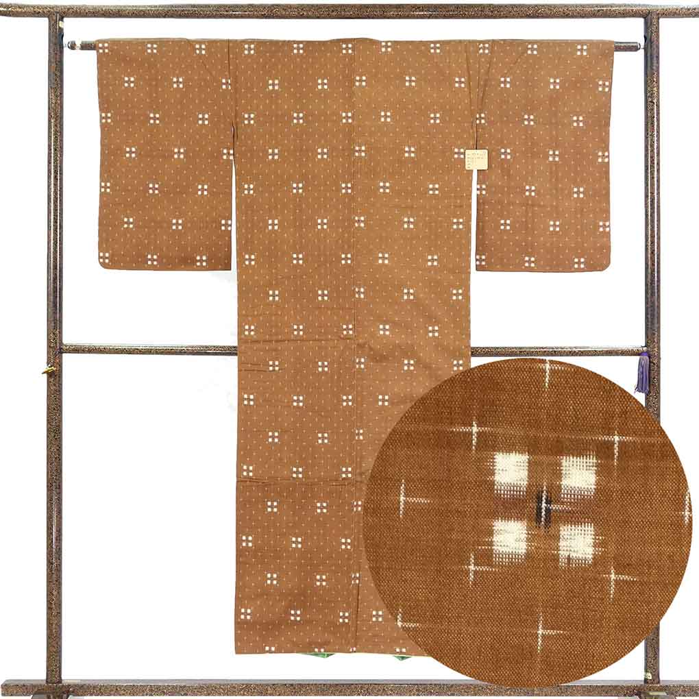 紬 リサイクル着物 身丈147cm 裄60.5cm 前幅24cm 後幅28cm 袖丈56cm 袖幅31cm レディース 袷 絣模様 裄SS-Sサイズ 秋冬春用 正絹（シルク）ブラウン 美品 リメイク リユース【ランクA】