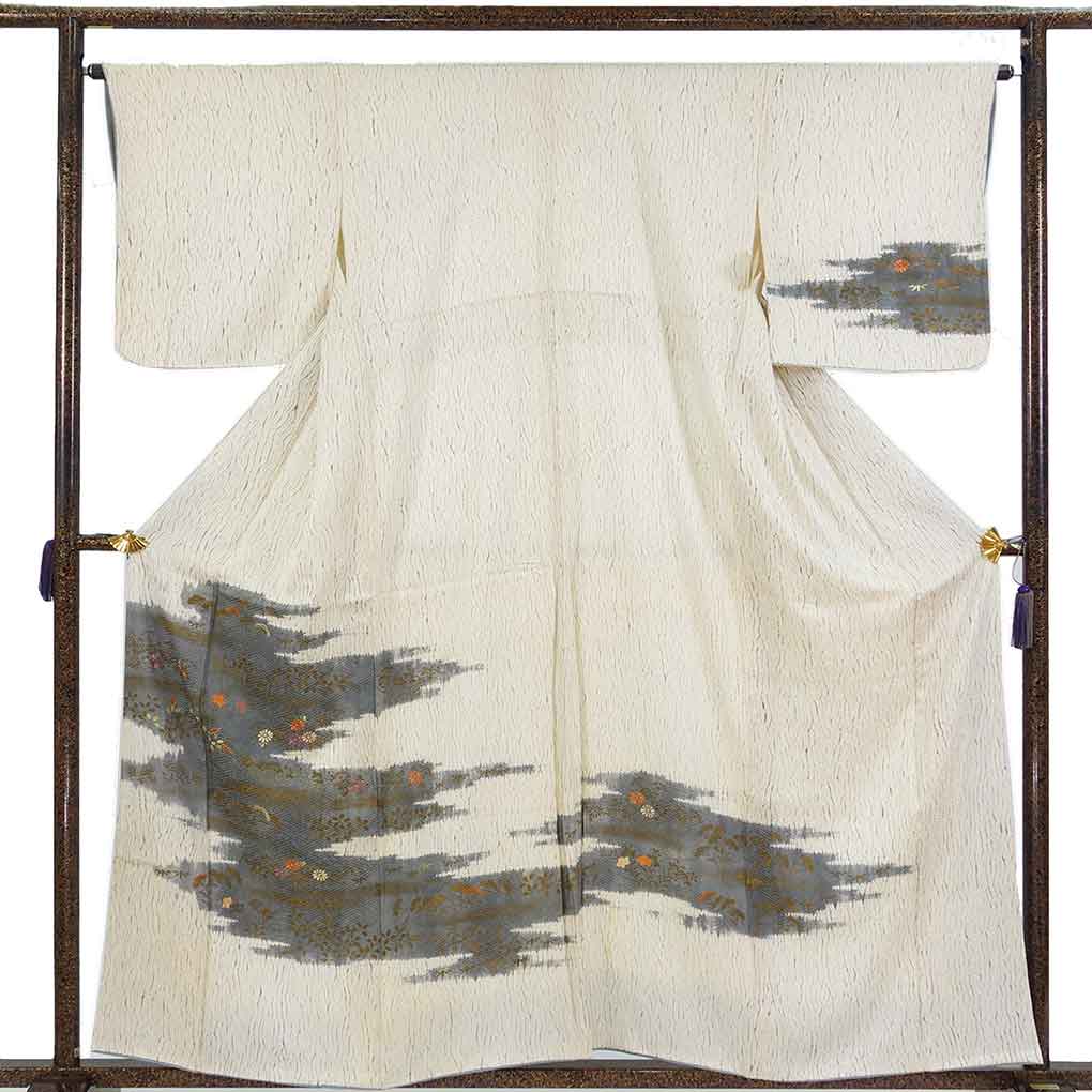 訪問着 リサイクル着物 身丈160cm 裄63cm 前幅26.5cm 後幅31cm 袖丈49cm 袖幅33cm レディース 袷 絞り 裄Mサイズ 秋冬春用 正絹（シルク）ホワイト やや難 リメイク リユース【ランクB】