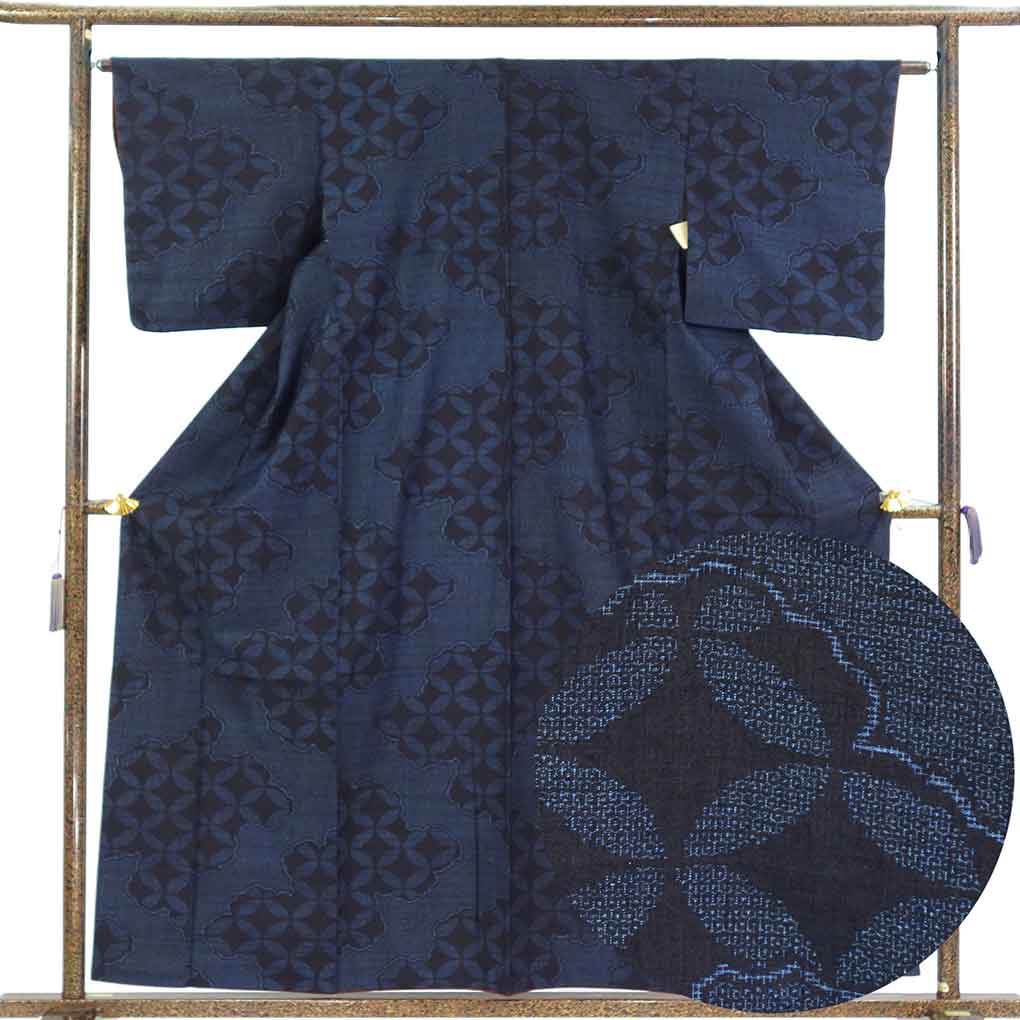 紬 リサイクル着物 身丈160cm 裄63cm 前幅24cm 後幅30cm 袖丈49cm 袖幅33cm レディース 袷 七宝 裄Mサイズ 秋冬春用 正絹（シルク）ネイビー 美品 リメイク リユース【ランクA】