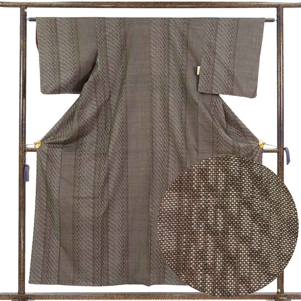 紬 リサイクル着物 身丈156cm 裄62.5cm 前幅24cm 後幅29.5cm 袖丈47.5cm 袖幅32cm レディース 袷 絣模様 裄Sサイズ 秋冬春用 正絹（シルク）ブラウン 美品 リメイク リユース【ランクA】