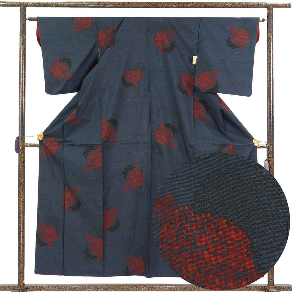 紬 リサイクル着物 身丈157cm 裄63cm 前幅24cm 後幅29cm 袖丈49cm 袖幅32.5cm レディース 袷 雪輪 裄Mサイズ 秋冬春用 正絹（シルク）ネイビー 美品 リメイク リユース【ランクA】